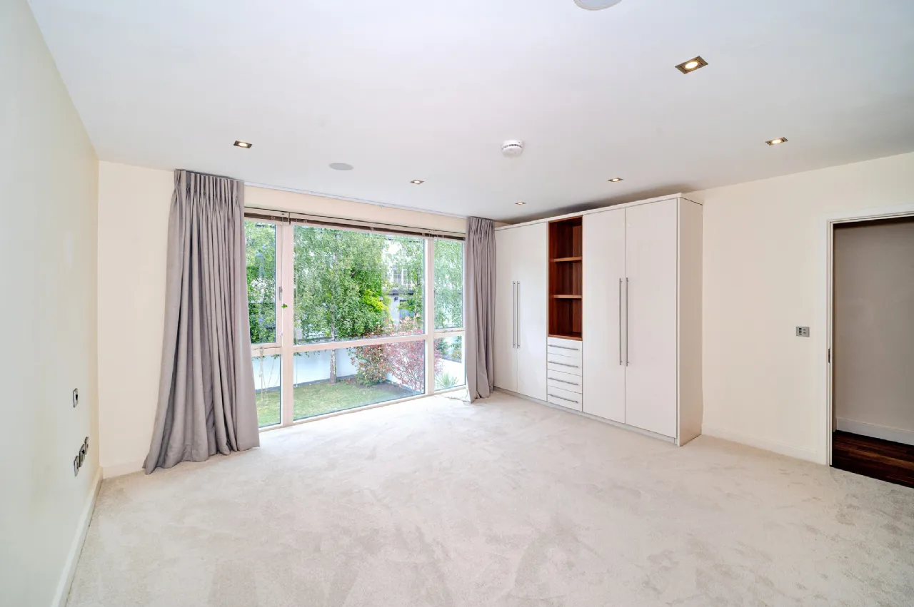 Photo of 1 Longwood, Wynnsward Park, Clonskeagh, Dublin 14, D14 V9H3