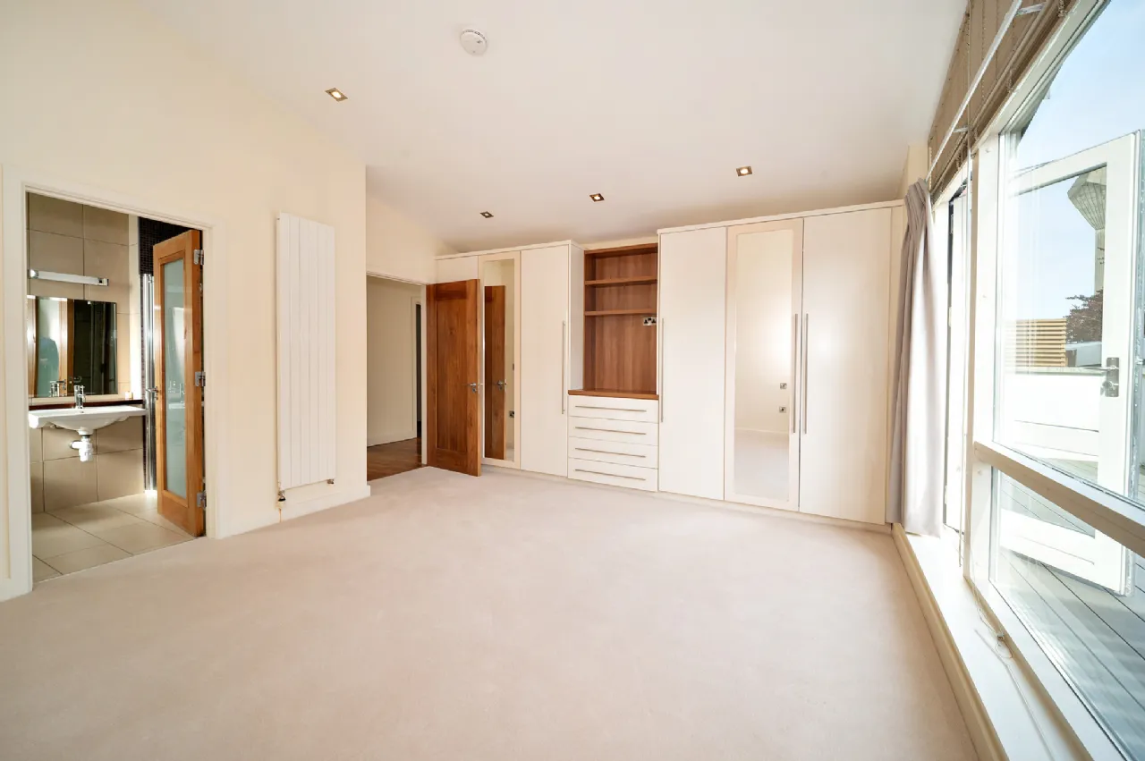 Photo of 1 Longwood, Wynnsward Park, Clonskeagh, Dublin 14, D14 V9H3