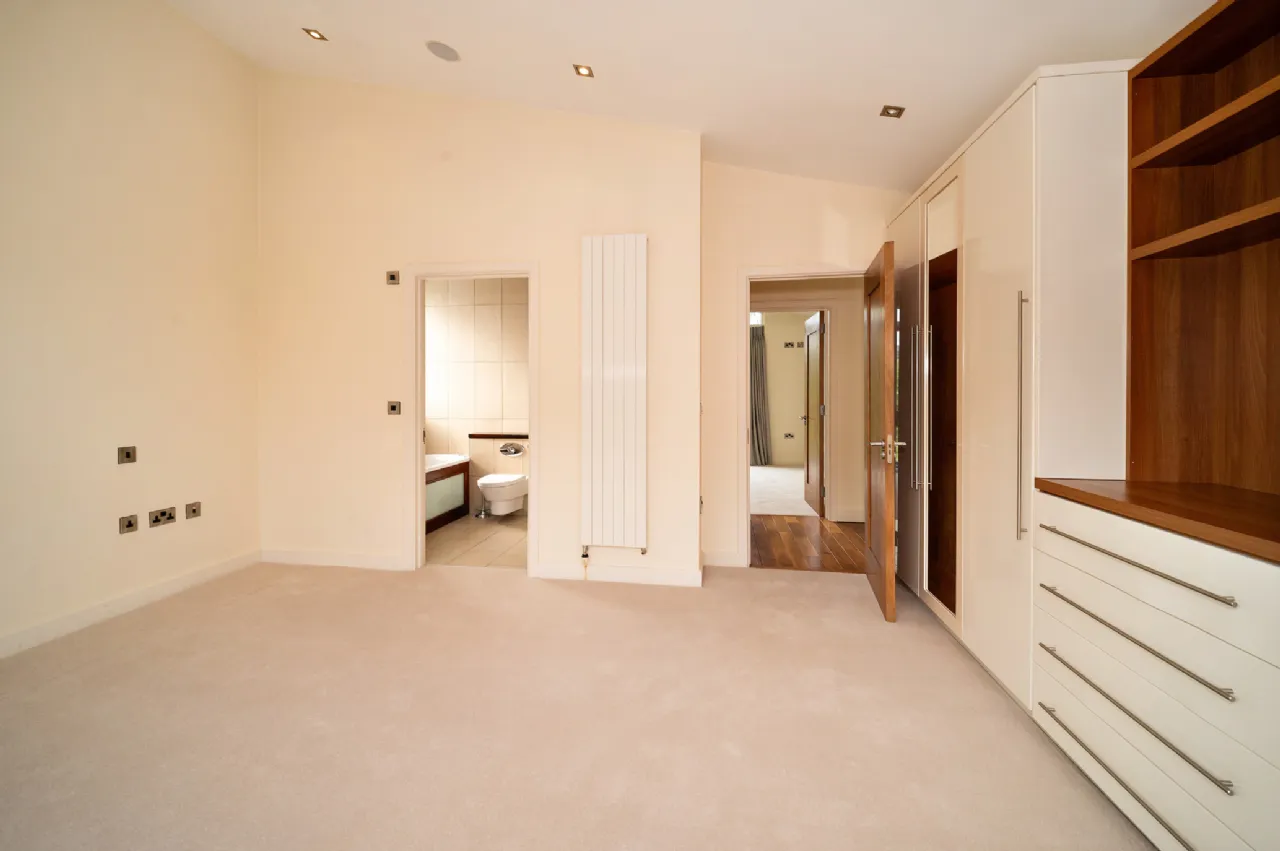Photo of 1 Longwood, Wynnsward Park, Clonskeagh, Dublin 14, D14 V9H3