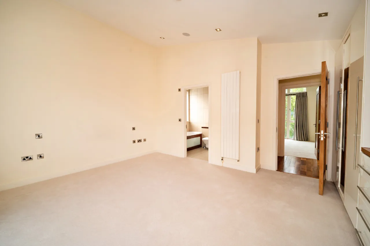 Photo of 1 Longwood, Wynnsward Park, Clonskeagh, Dublin 14, D14 V9H3