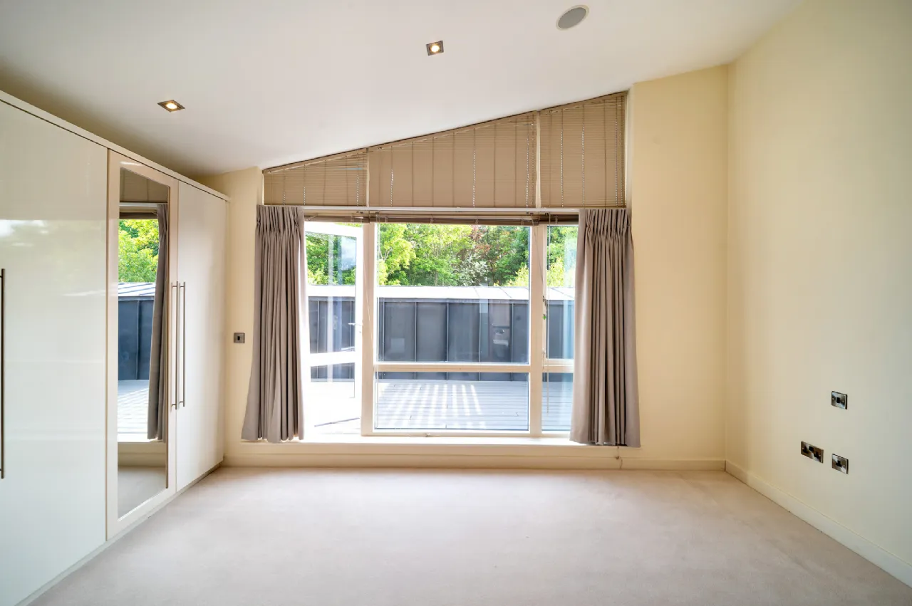 Photo of 1 Longwood, Wynnsward Park, Clonskeagh, Dublin 14, D14 V9H3