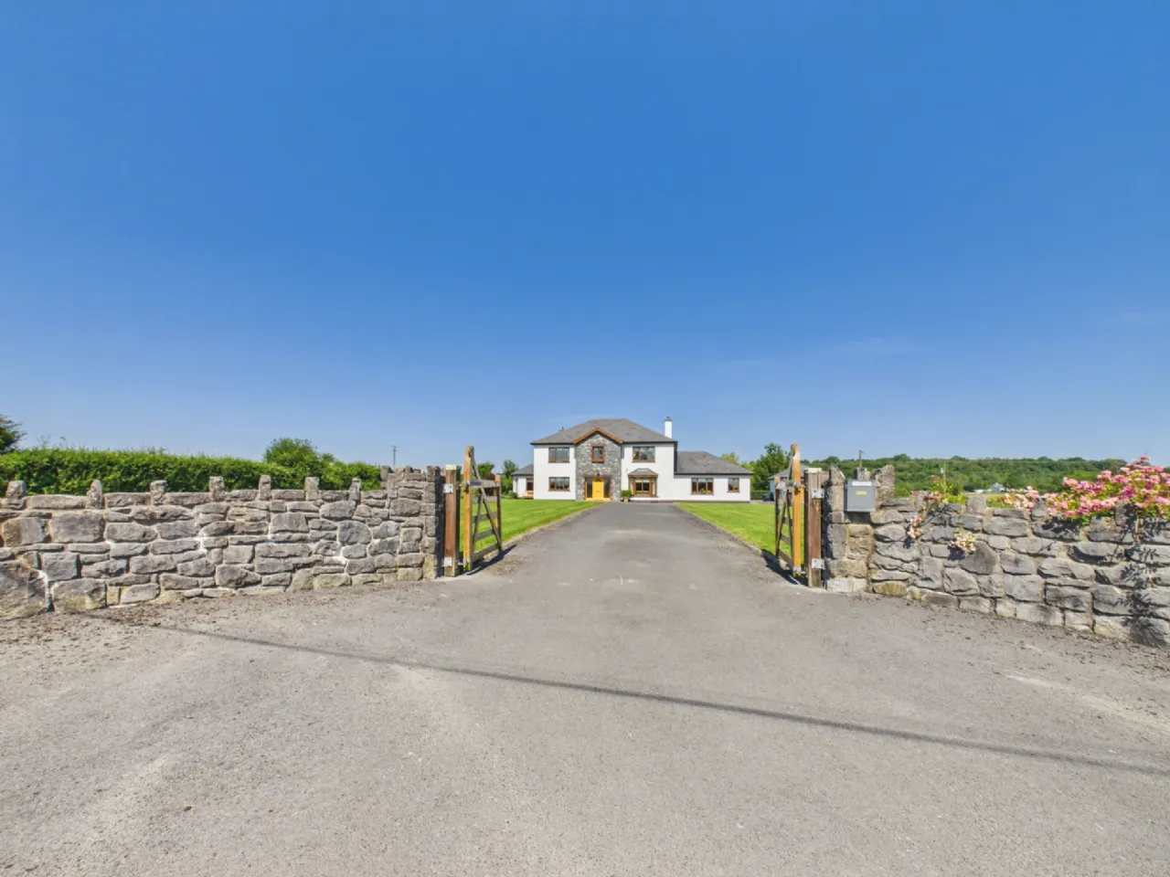 Photo of Ballyveskil, Tiermaclane, Ennis, Co. Clare., V95 PPW4