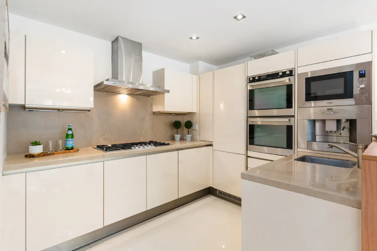 Photo of 1 Shrewsbury Square, Sandymount Avenue, Ballsbridge, Dublin 4, D04 HF29
