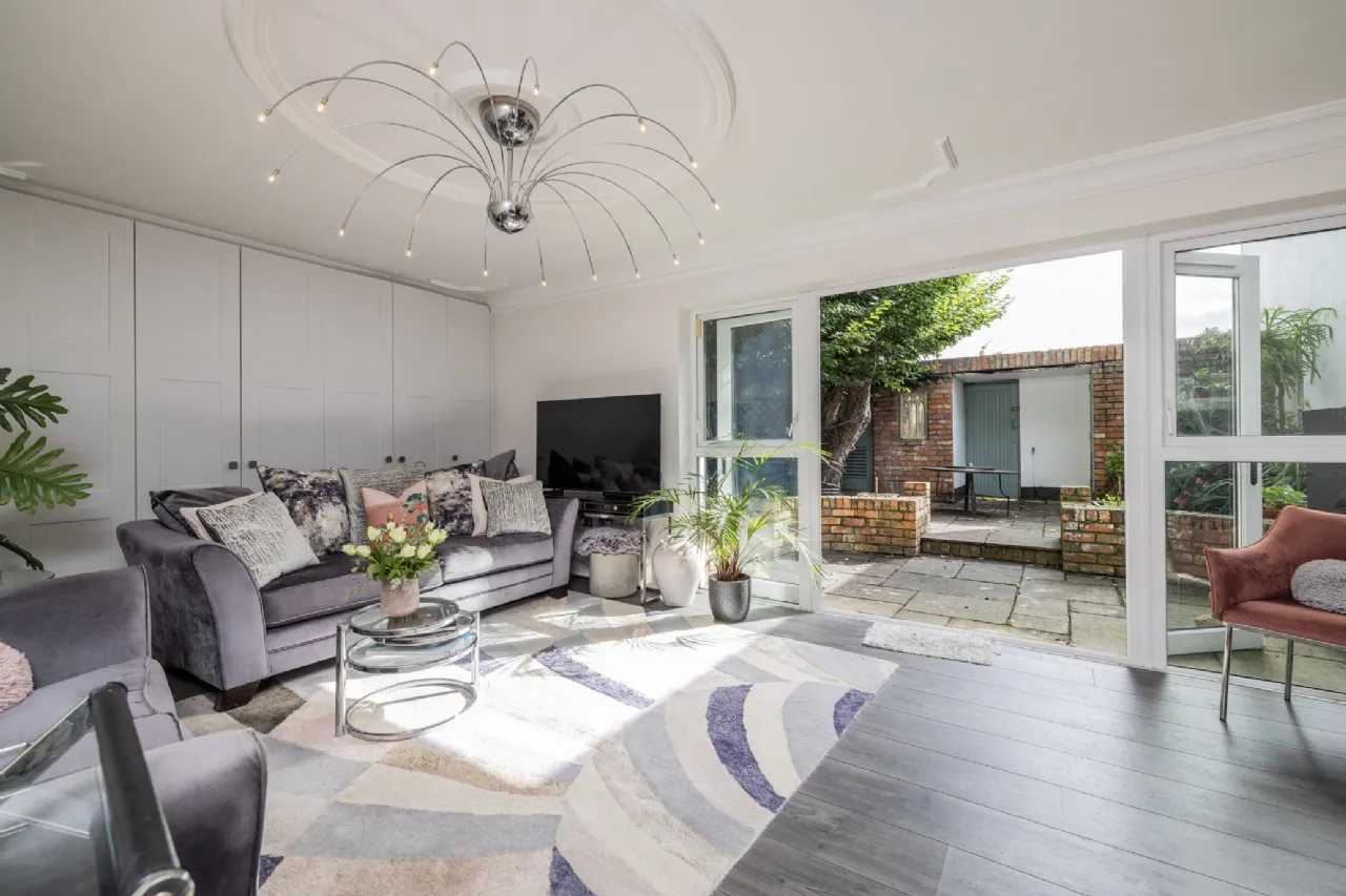 Photo of 73 Pembroke Lane, Ballsbridge, Dublin 4, D04 K061