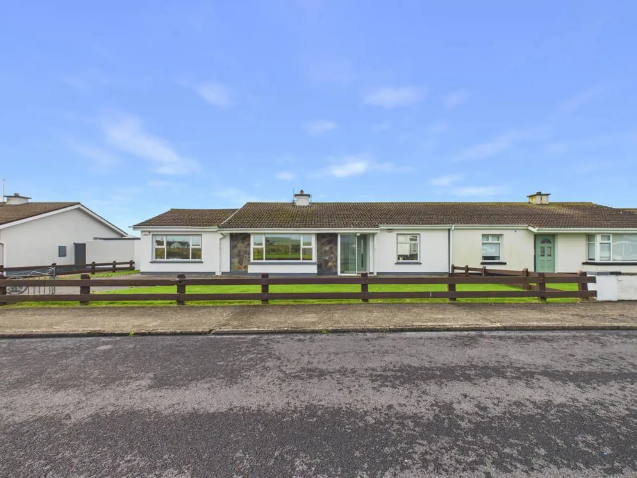 Photo of 11 Sunnyside Heights, Miltown Road, Kilkee, Co Clare, V15 RY91