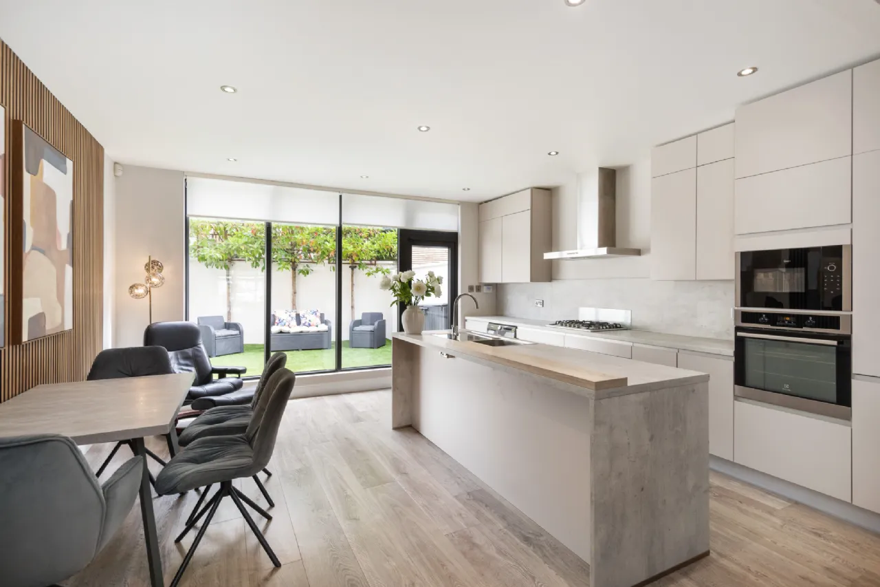 Photo of 12 Eglinton Square, Dublin 4, D04 A7K3