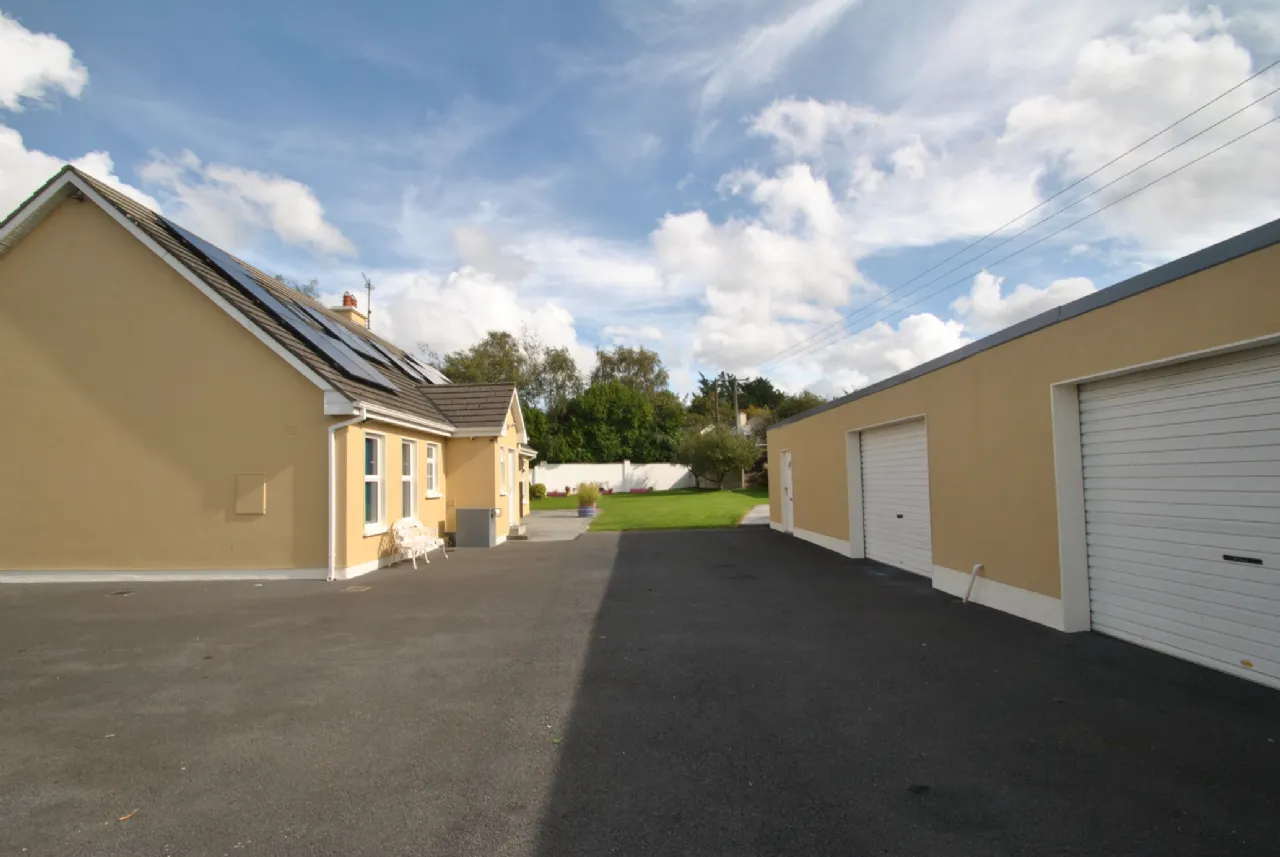 Photo of Carrig Road, Parkmore, Roscrea, Co. Tipperary., E53 CY99