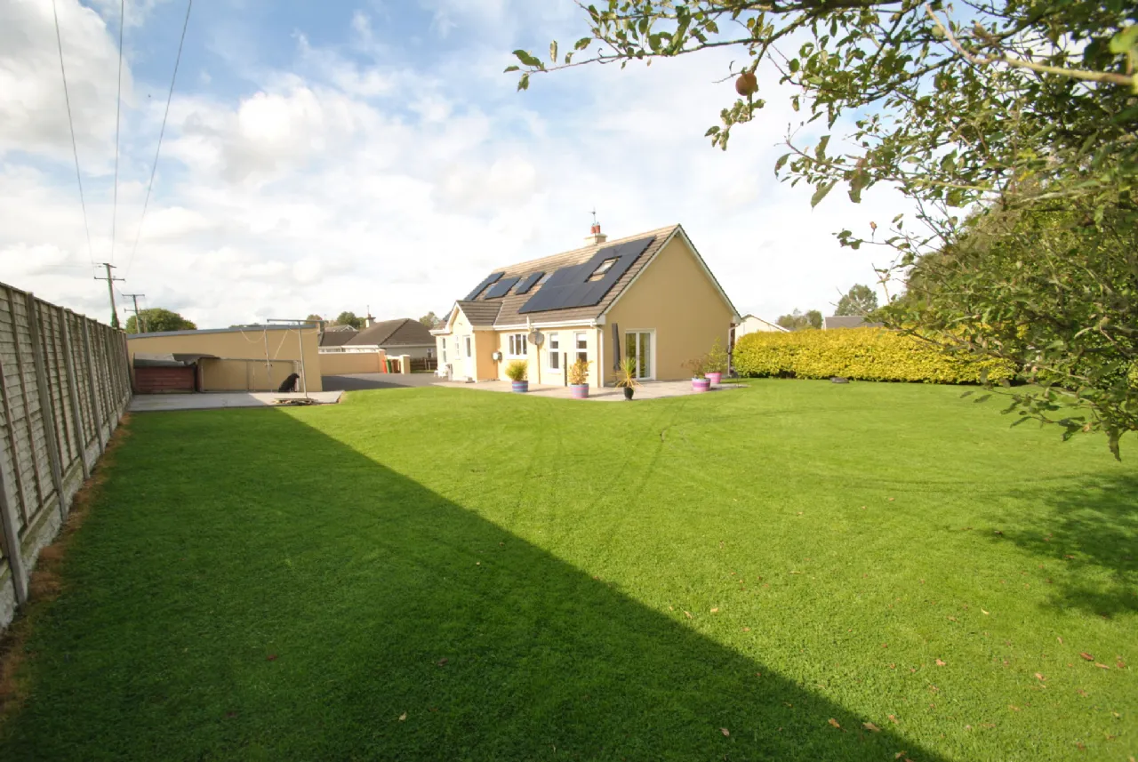 Photo of Carrig Road, Parkmore, Roscrea, Co. Tipperary., E53 CY99