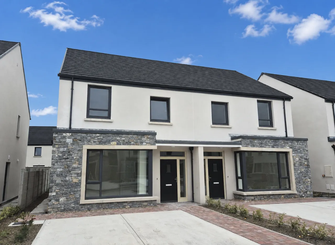 Photo of Cnoc an Chaisleáin, Oranmore, Co. Galway