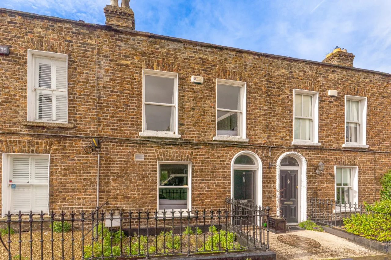Photo of 18 Albert Place East, Grand Canal Street, Dublin 2, D02 AH61