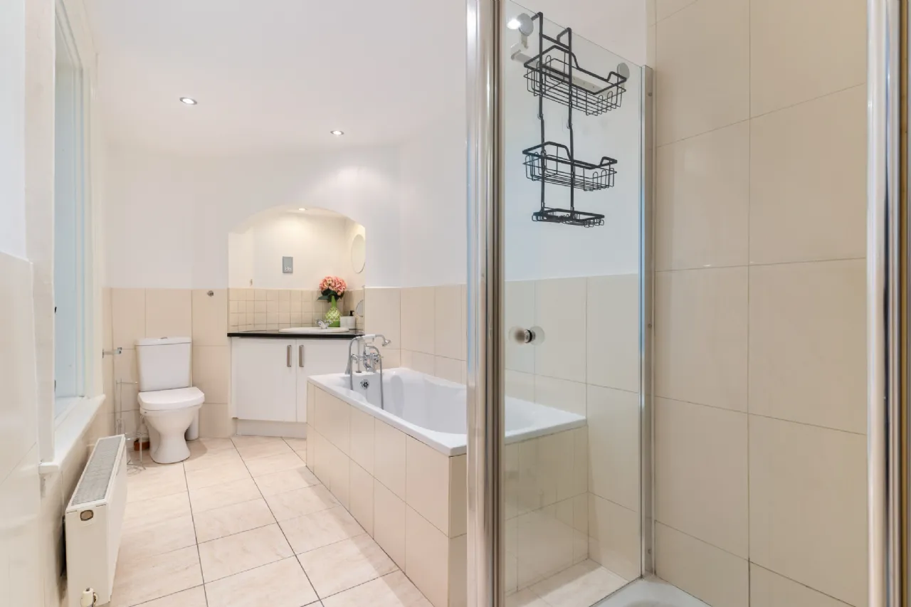 Photo of 18 Albert Place East, Grand Canal Street, Dublin 2, D02 AH61