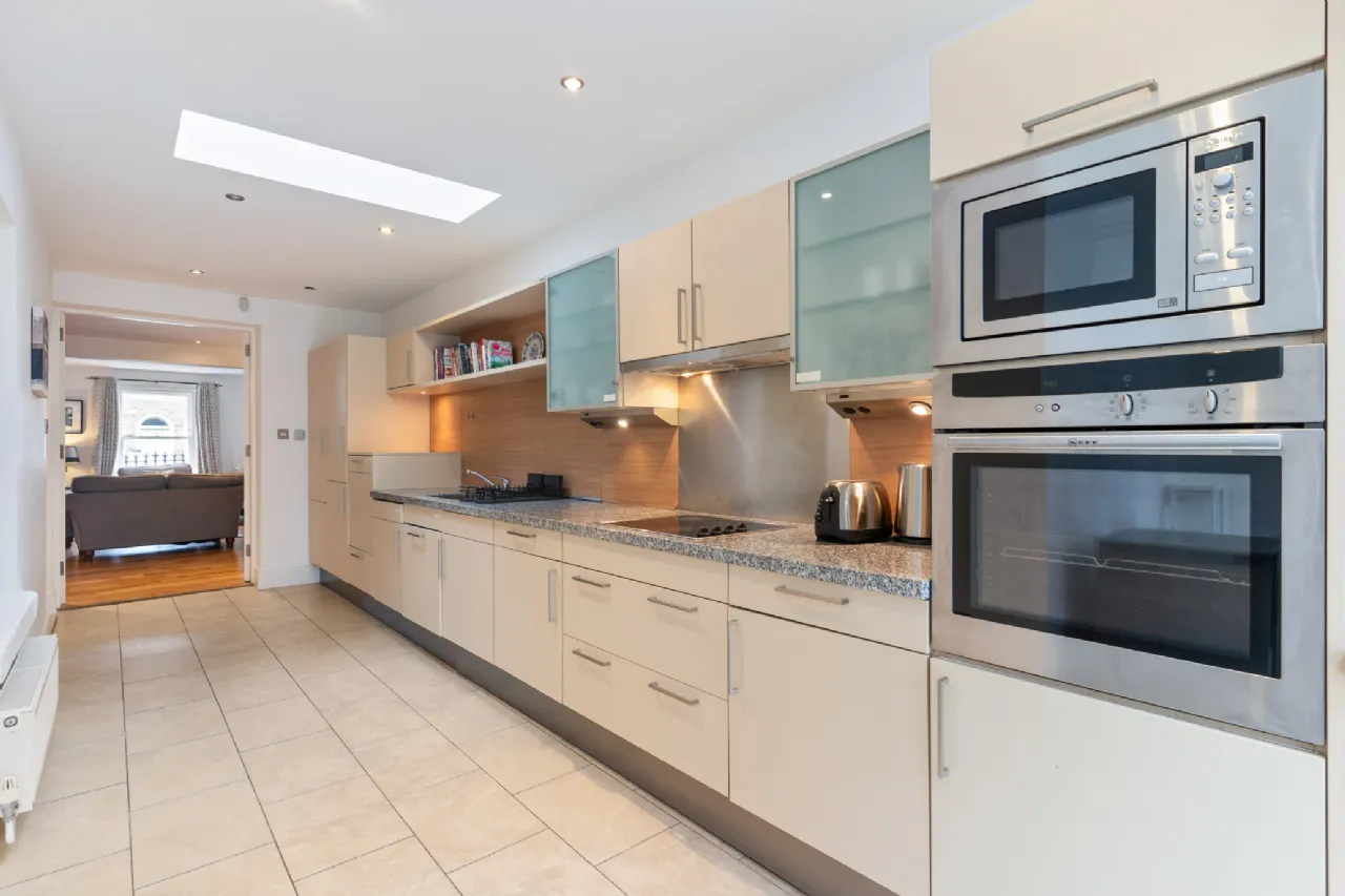 Photo of 18 Albert Place East, Grand Canal Street, Dublin 2, D02 AH61