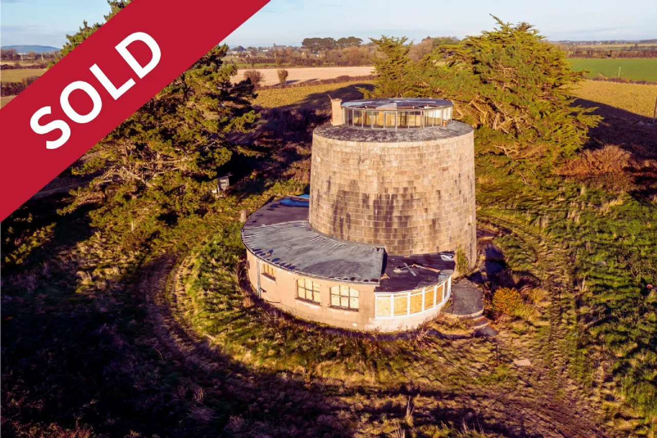 Photo of The Round Tower, Duncannon, Co. Wexford, Y34N765