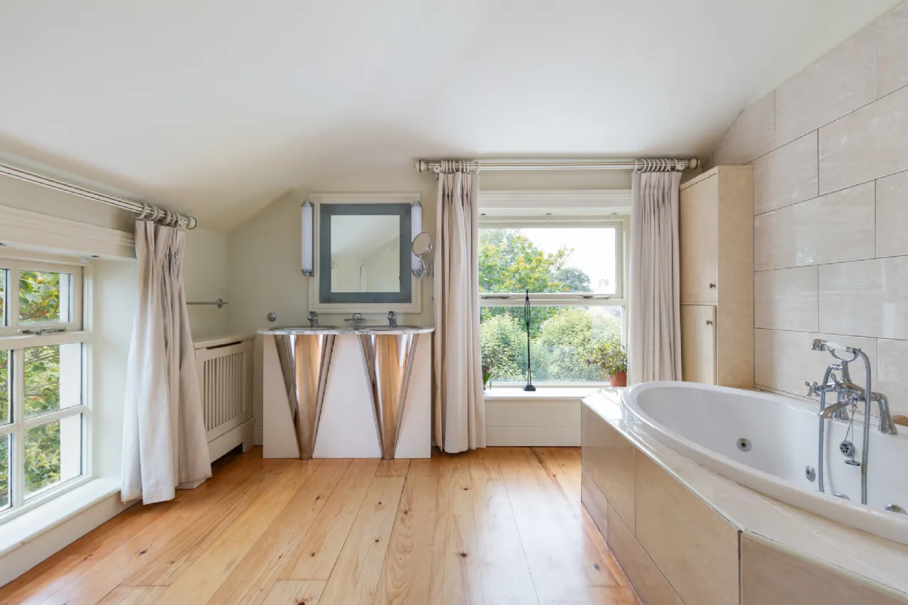 Photo of Strand Lodge, 5 Strand Road, Sandymount, Dublin 4, D04 X461